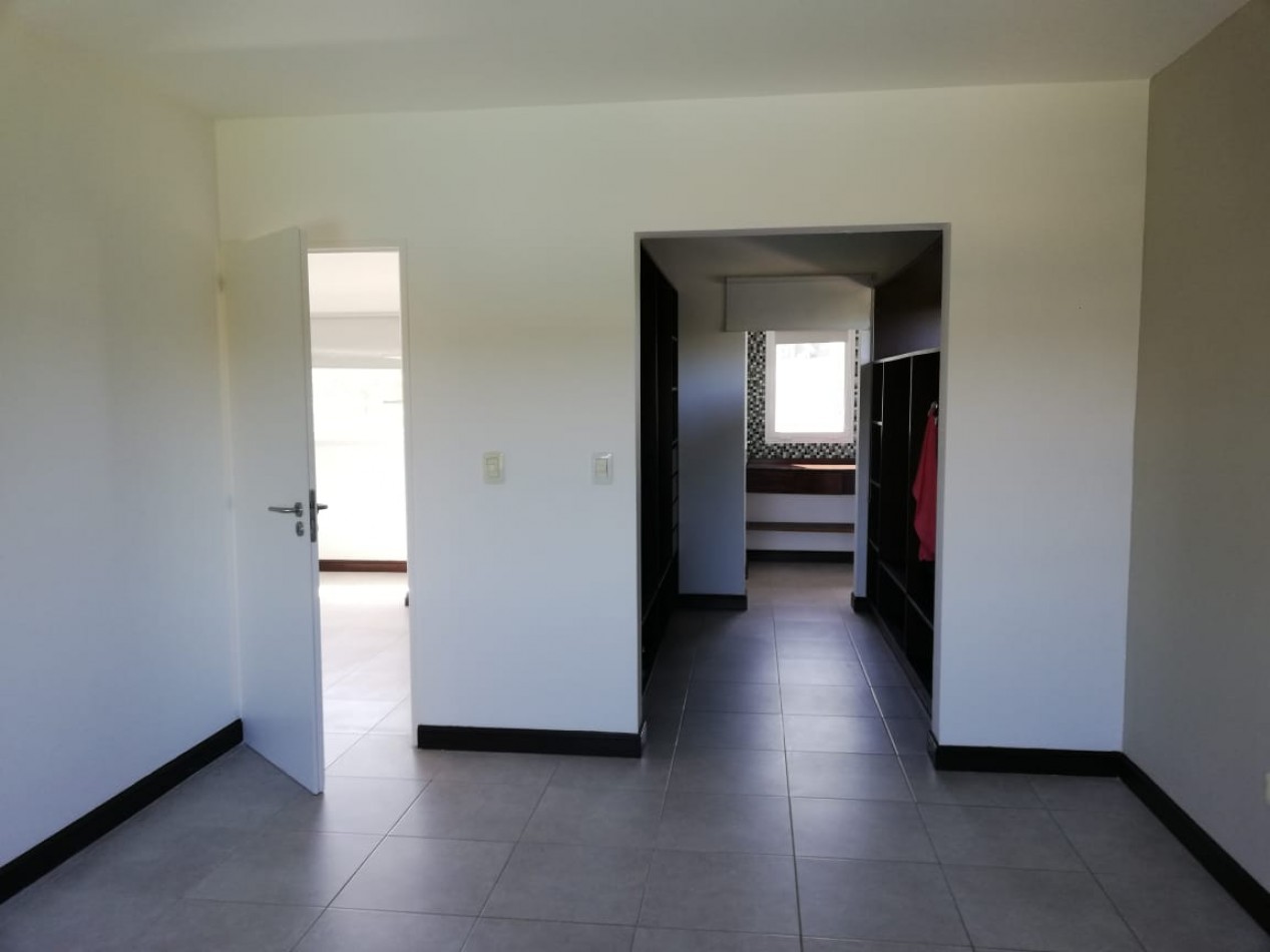 VENTA-CASA en Barrio cerrado San Isidro Labrador , VILLANUEVA