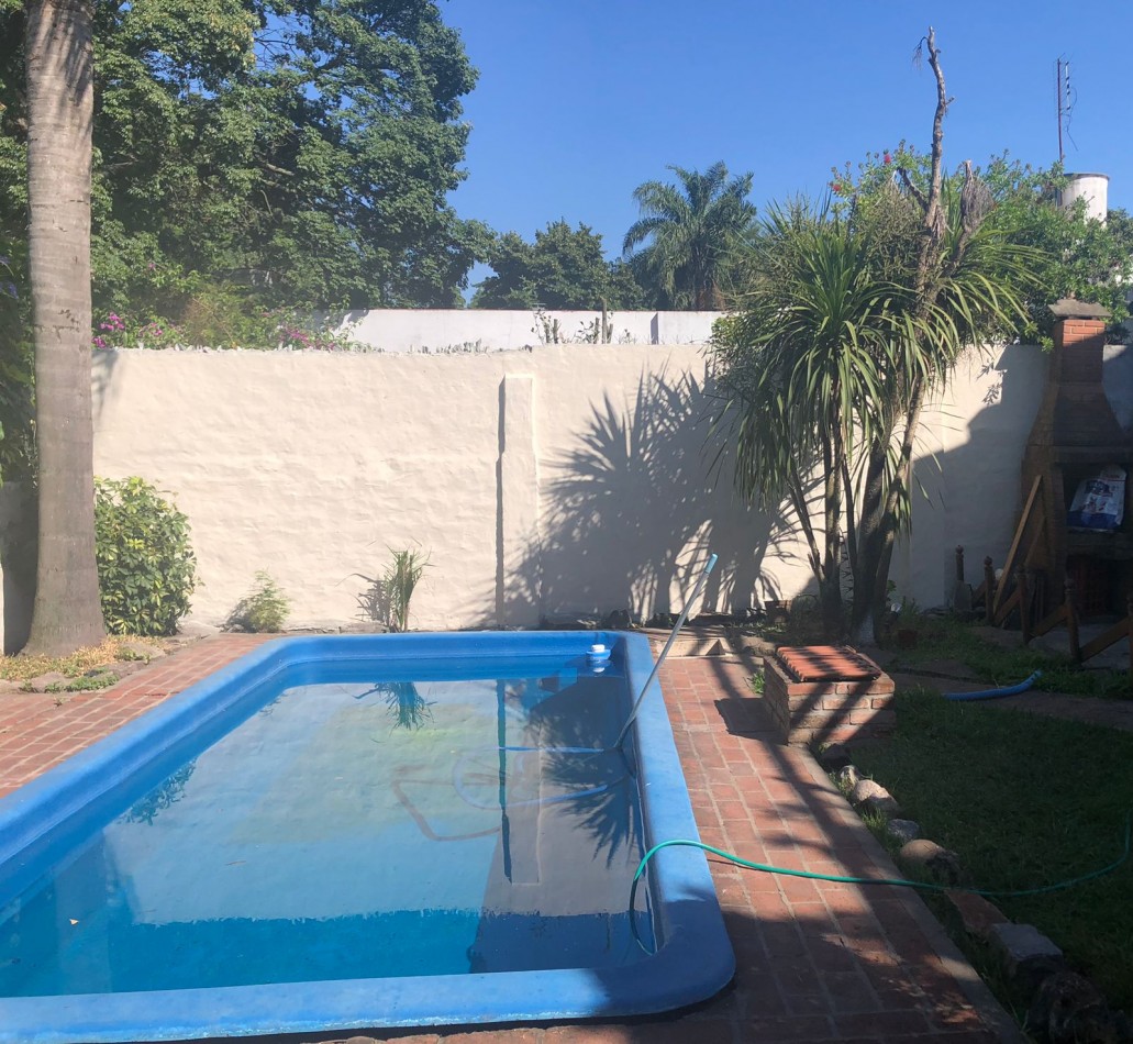 CASA-VENTA con jardin y piscina