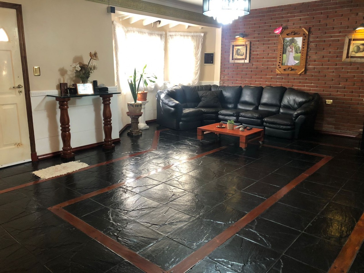 CASA-VENTA con jardin y piscina