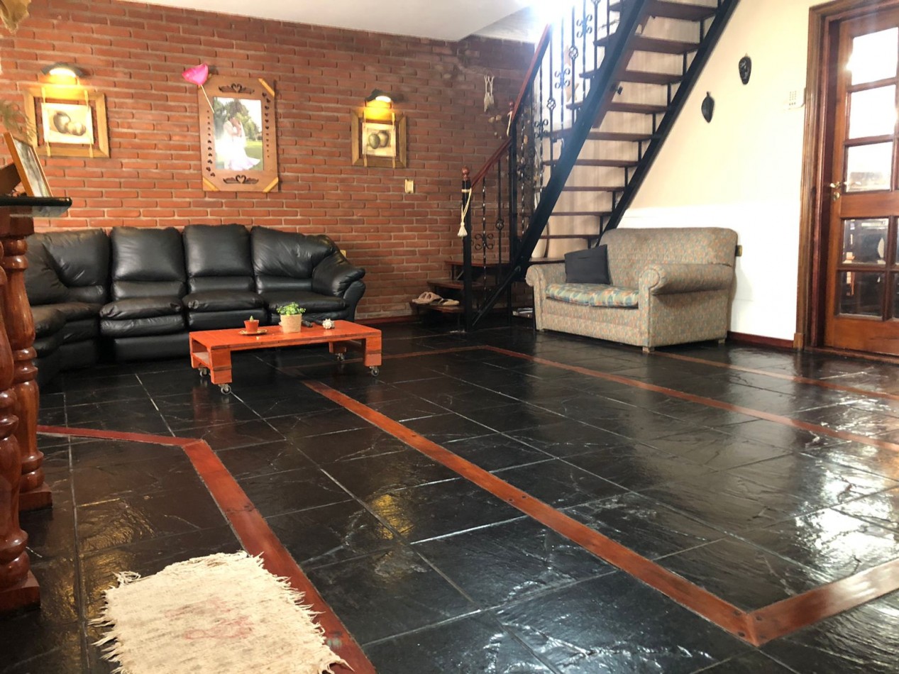 CASA-VENTA con jardin y piscina