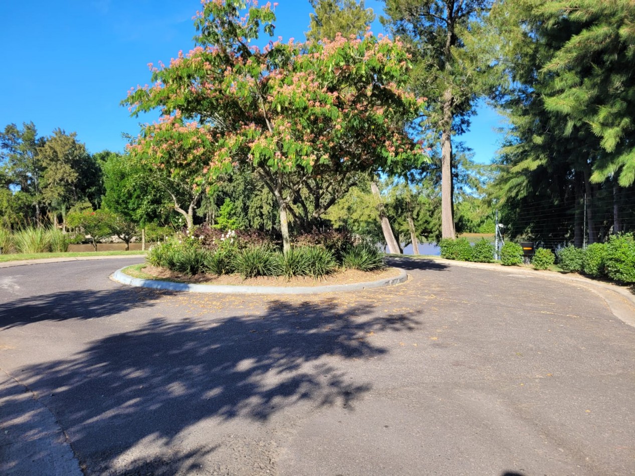 VENTA-LOTE AL RIO EN BARRIO NAUTICO SAN JUAN