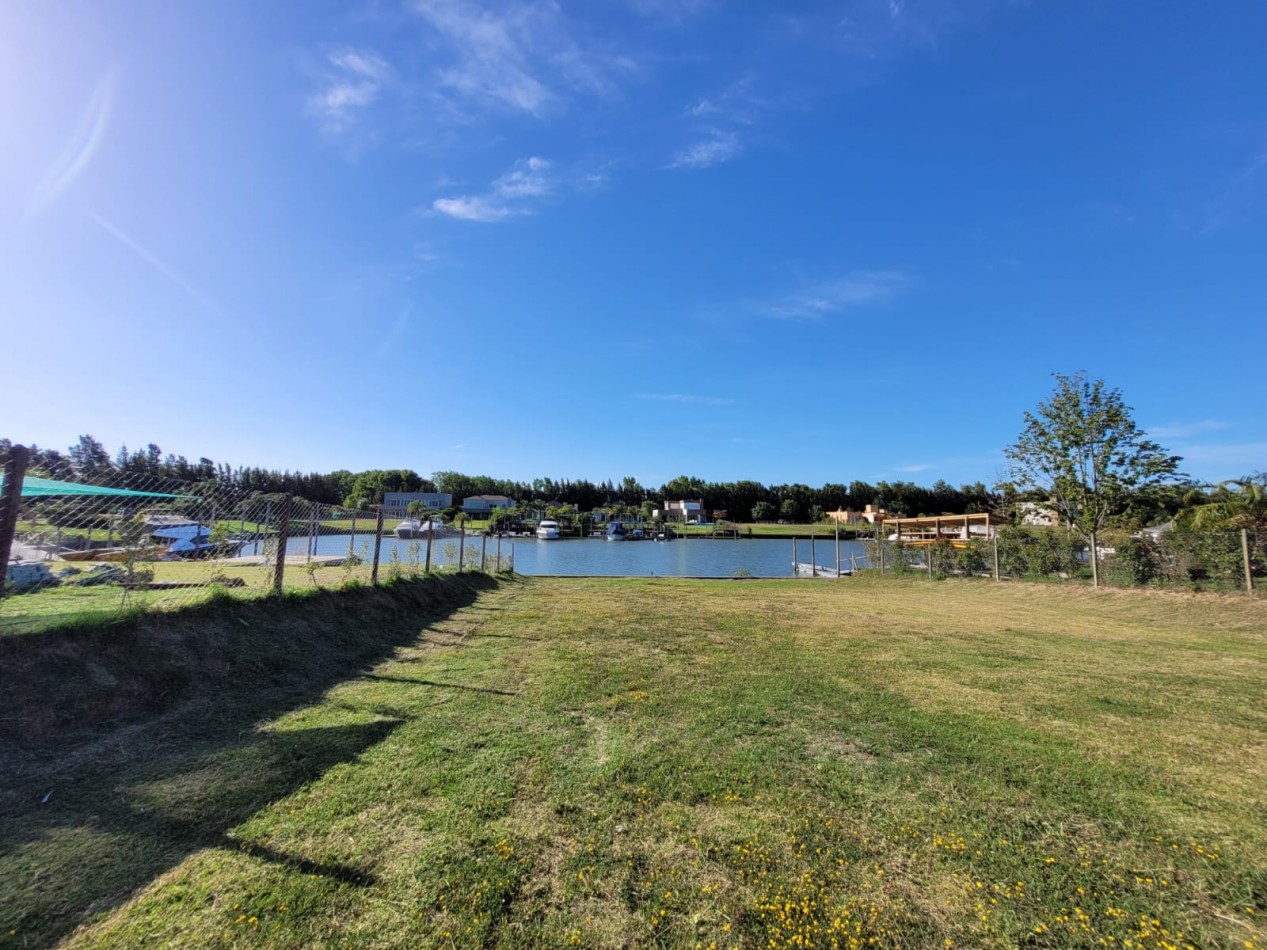 VENTA-LOTE AL RIO EN BARRIO NAUTICO SAN JUAN