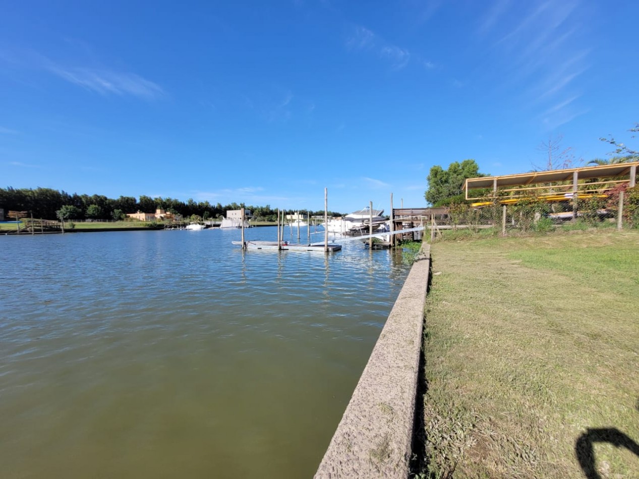 VENTA-LOTE AL RIO EN BARRIO NAUTICO SAN JUAN