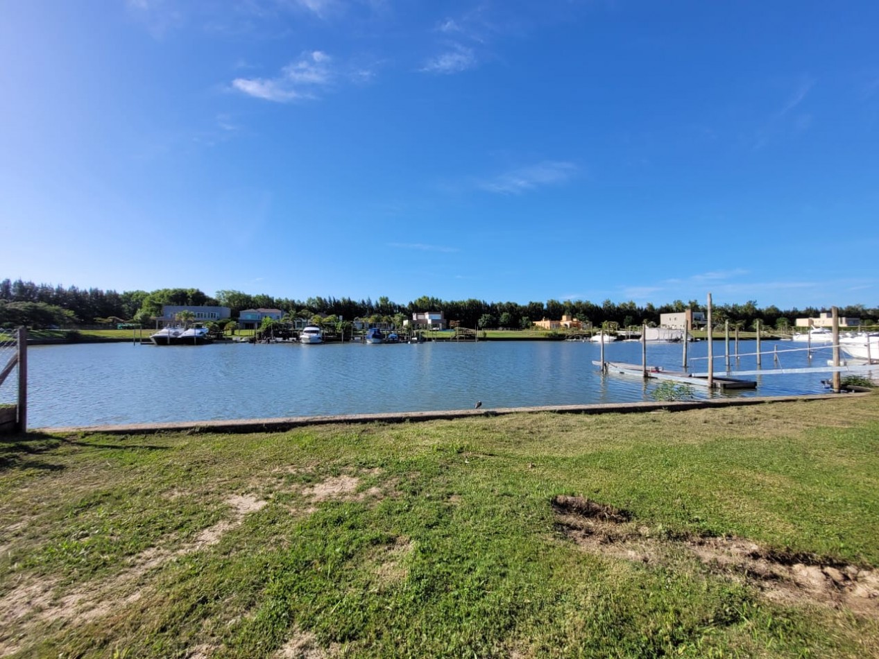 VENTA-LOTE AL RIO EN BARRIO NAUTICO SAN JUAN