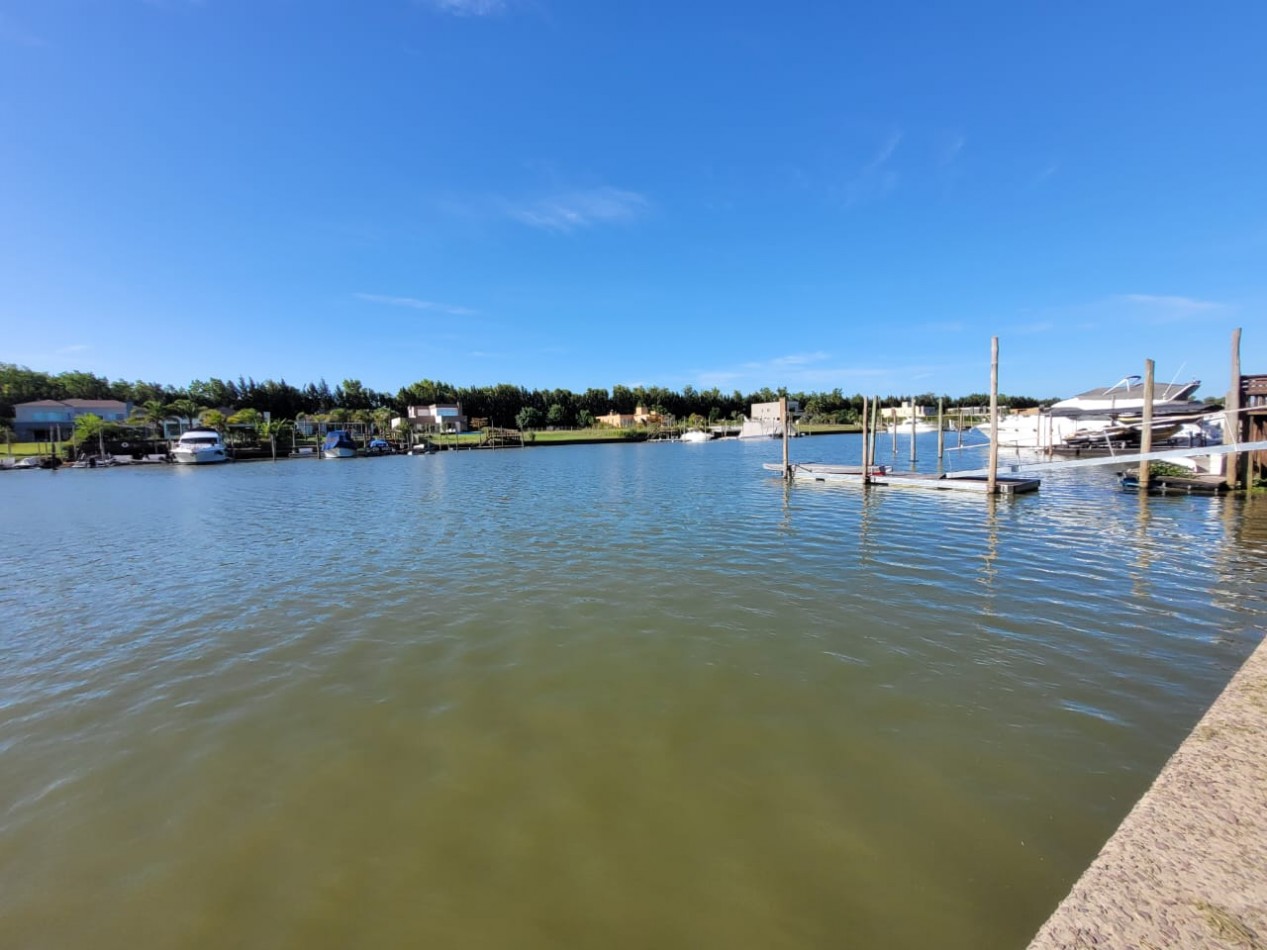 VENTA-LOTE AL RIO EN BARRIO NAUTICO SAN JUAN