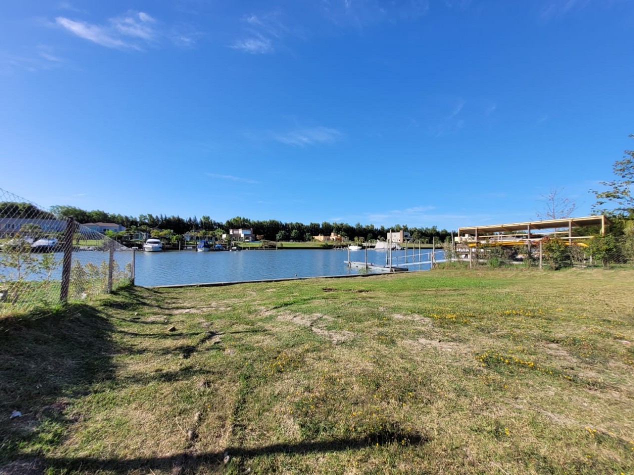 VENTA-LOTE AL RIO EN BARRIO NAUTICO SAN JUAN
