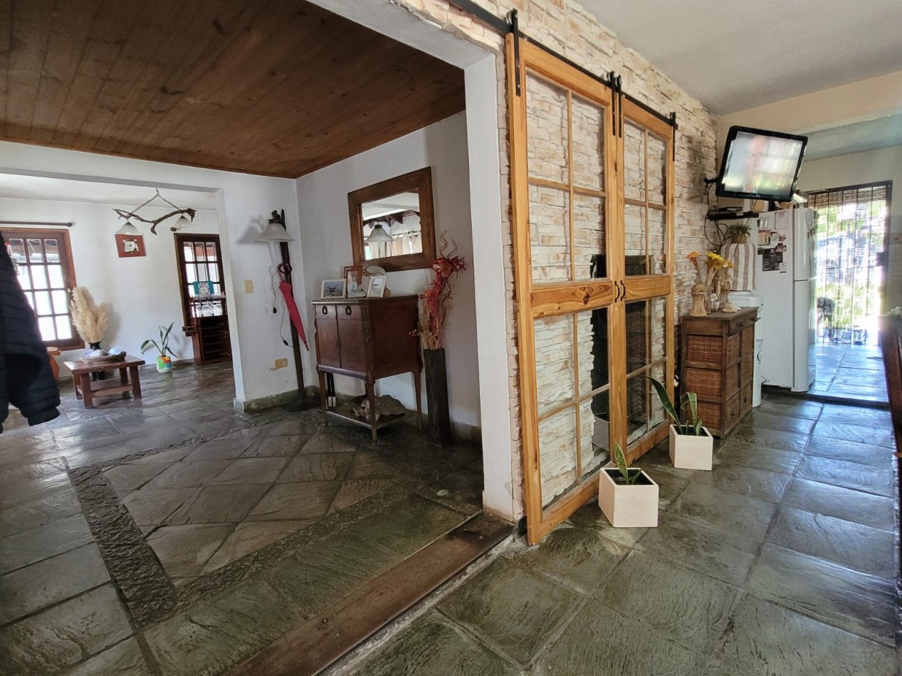 CASA-VENTA con amplio lote en Tortuguitas