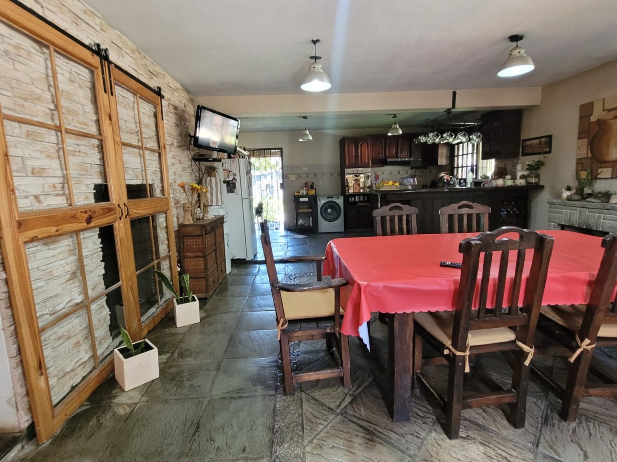 CASA-VENTA con amplio lote en Tortuguitas
