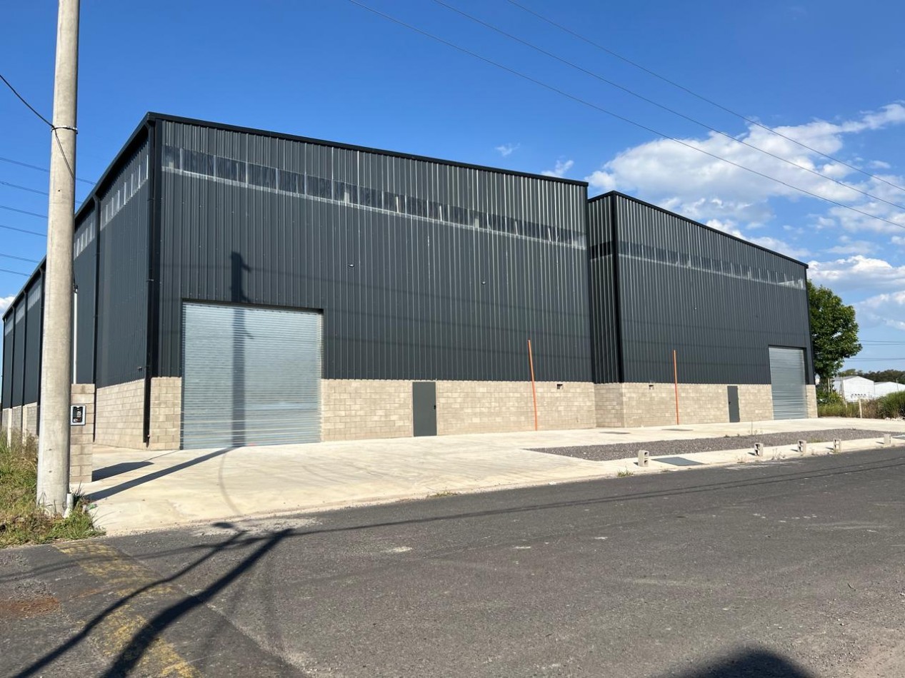 Importante Galpon ALQUILER en Polo industrial 24 (moreno)
