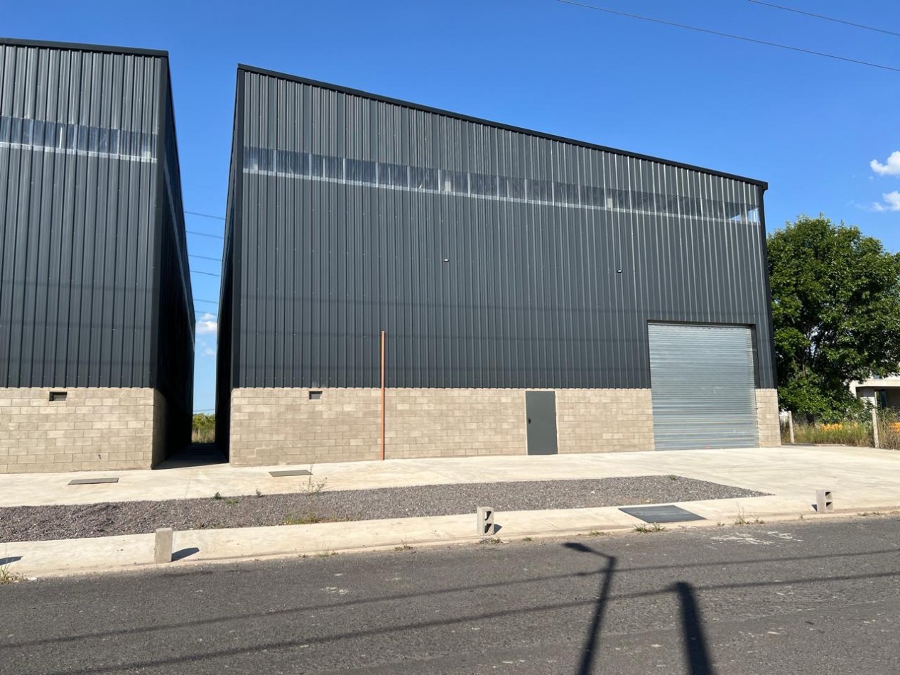 Importante Galpon ALQUILER en Polo industrial 24 (moreno)