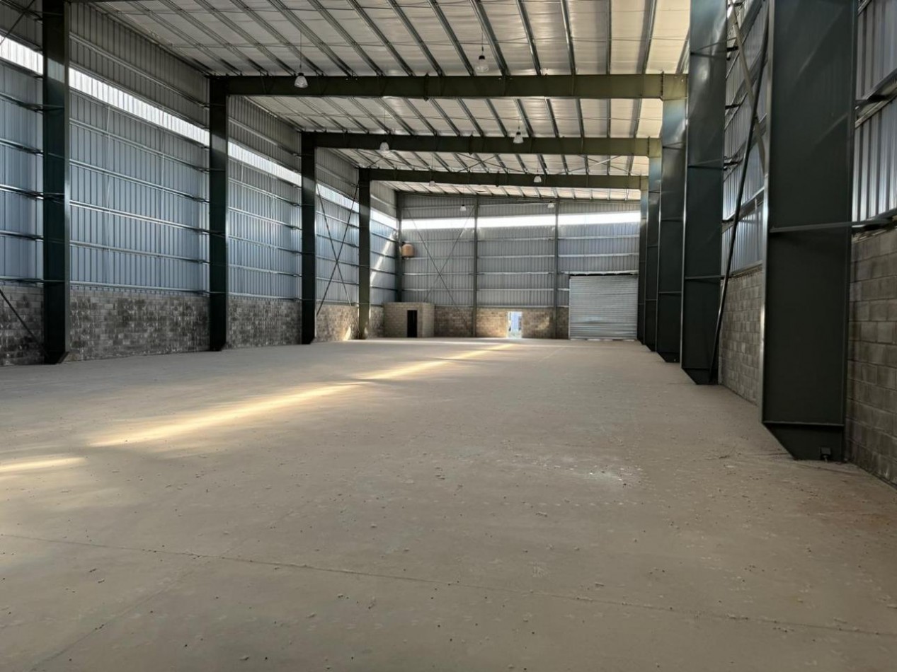 Importante Galpon ALQUILER en Polo industrial 24 (moreno)