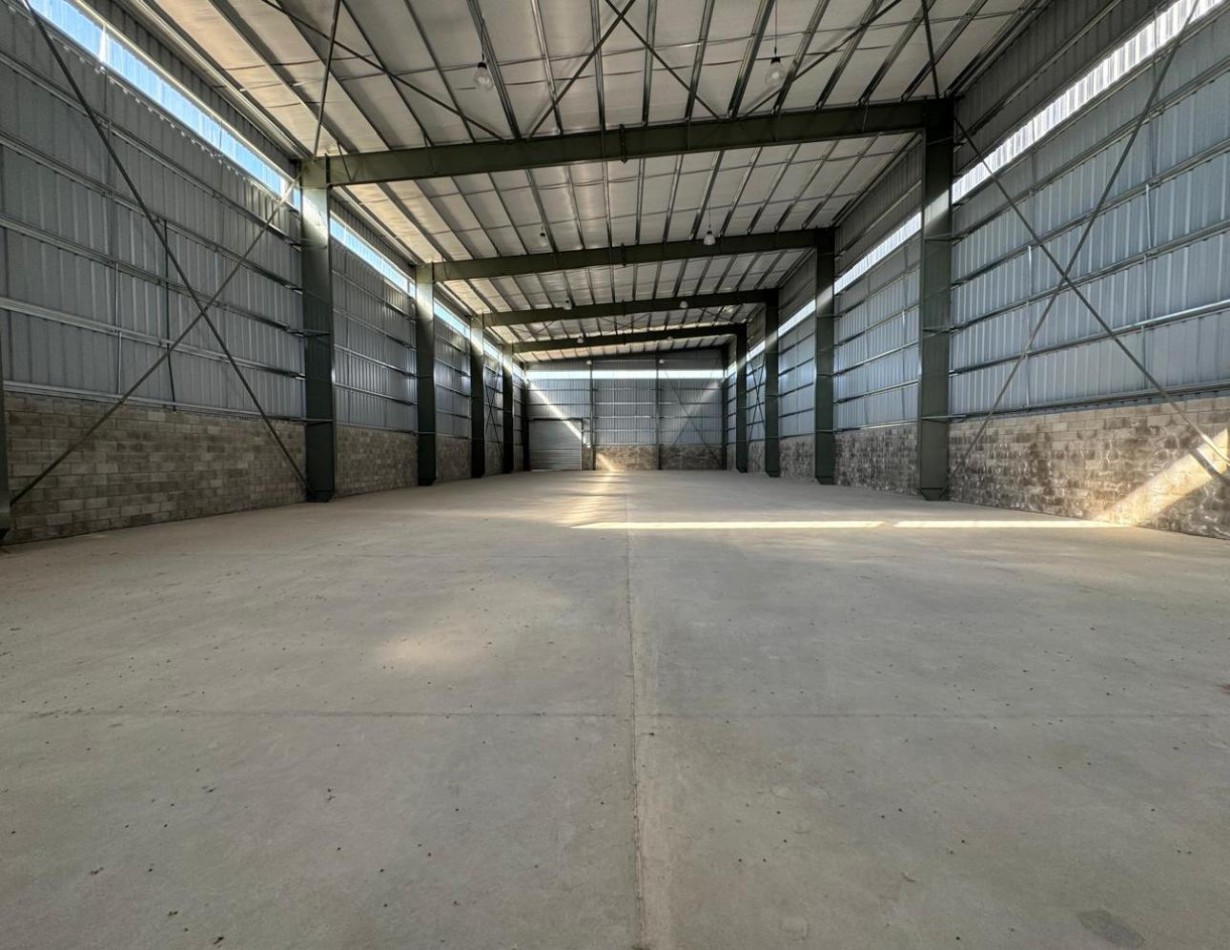 Importante Galpon ALQUILER en Polo industrial 24 (moreno)