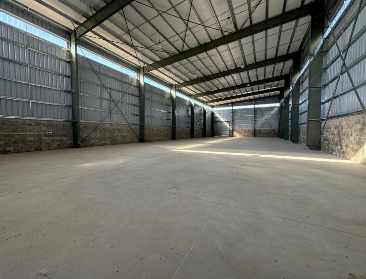 Importante Galpon ALQUILER en Polo industrial 24 (moreno)