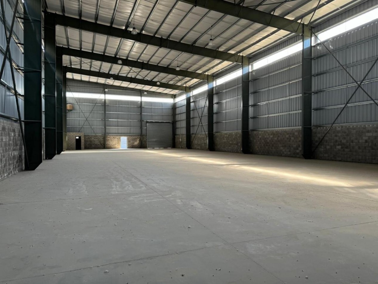 Importante Galpon ALQUILER en Polo industrial 24 (moreno)