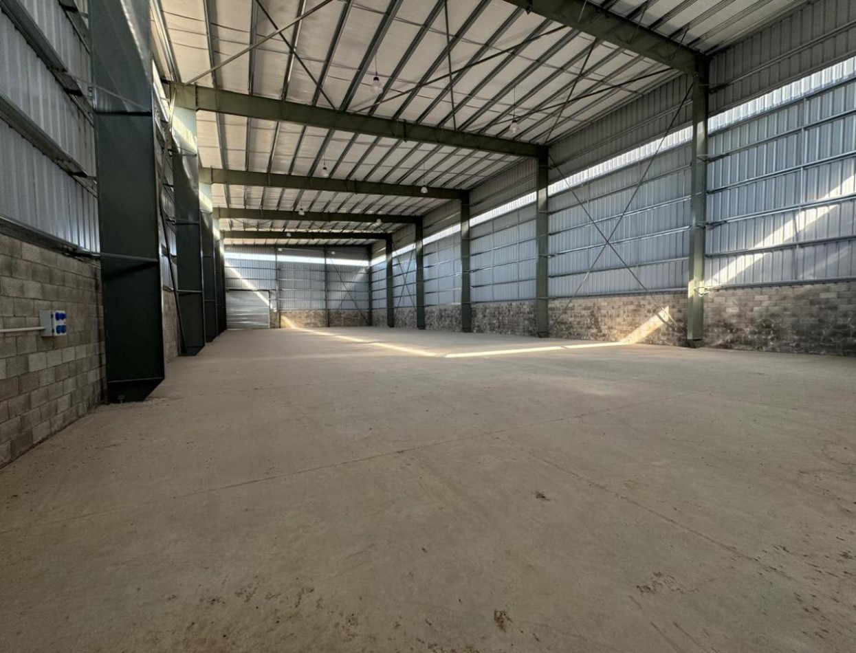 Importante Galpon ALQUILER en Polo industrial 24 (moreno)