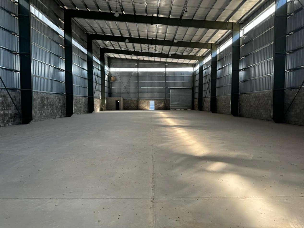 Importante Galpon ALQUILER en Polo industrial 24 (moreno)
