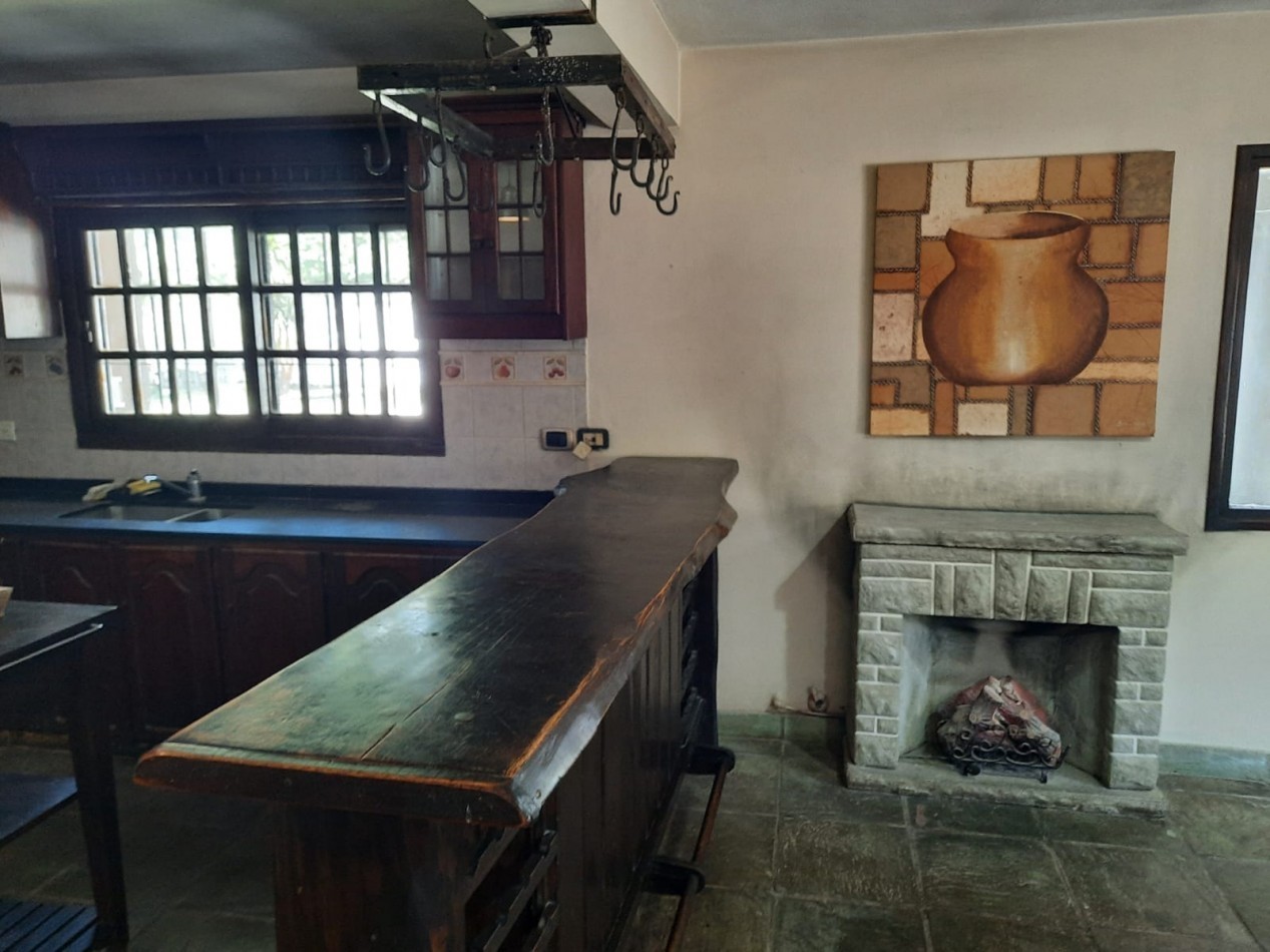 CASA-VENTA con amplio lote en Tortuguitas