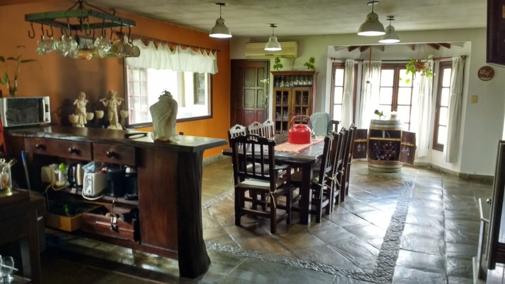 CASA-VENTA con amplio lote en Tortuguitas